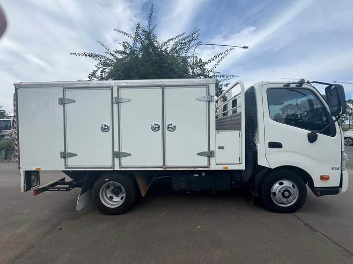 2019 Hino 300 WHITE
