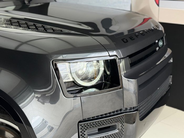 2025 Land Rover Defender 110 P400e X-Dynamic SE