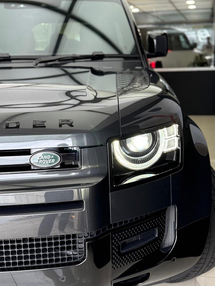 2025 Land Rover Defender 110 P400e X-Dynamic SE