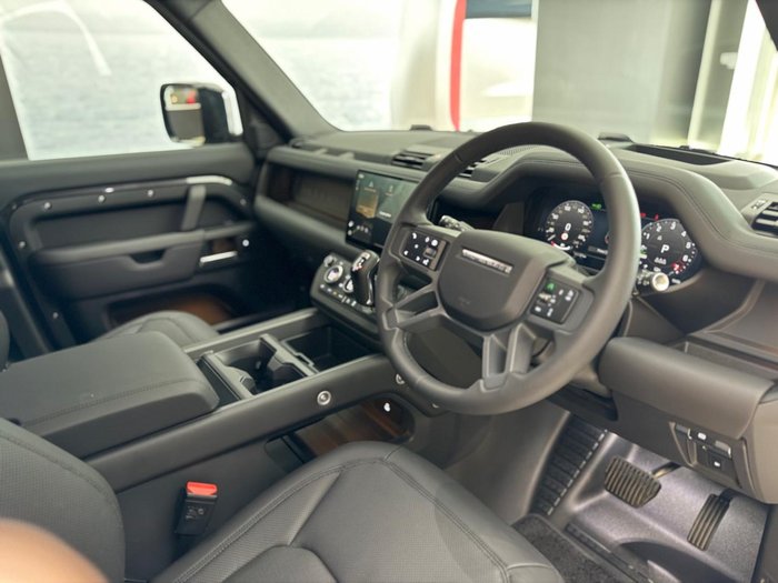2025 Land Rover Defender 110 P400e X-Dynamic SE