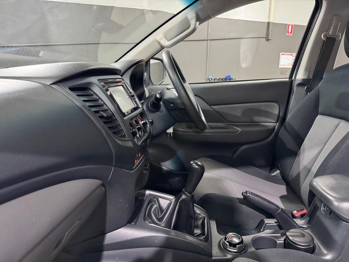 2017 Mitsubishi Triton GLX