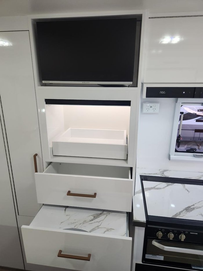 2024 Paradise MotorHomes SL CLUB DELUXE (PRICE REDUCED, IMMEDIATE DELIVERY)