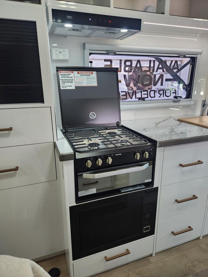 2024 Paradise MotorHomes SL CLUB DELUXE (PRICE REDUCED, IMMEDIATE DELIVERY)