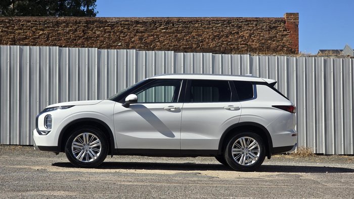 2021 Mitsubishi Outlander LS