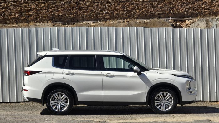 2021 Mitsubishi Outlander LS