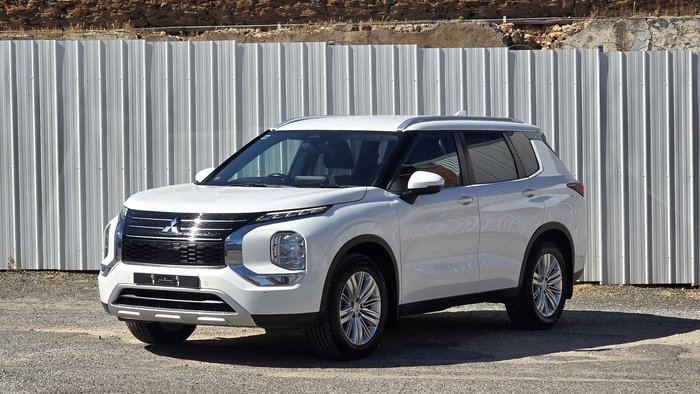 2021 Mitsubishi Outlander LS