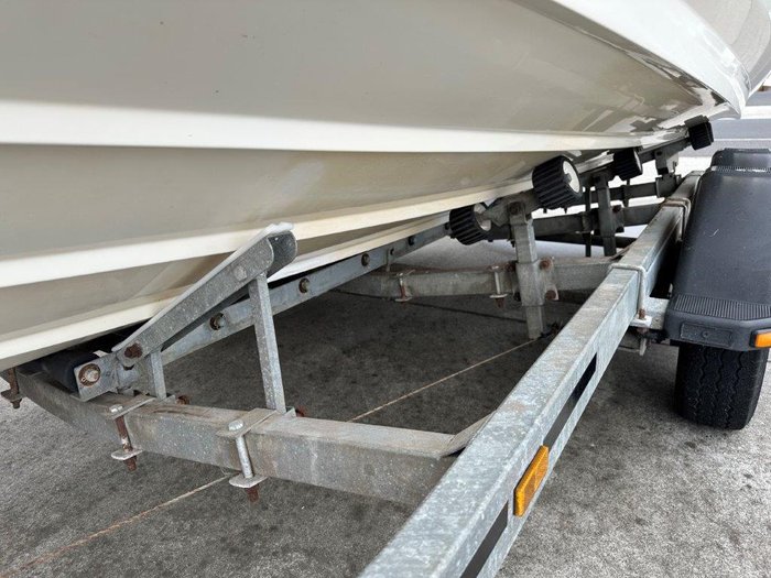 2000 Savage 5.5 SURVEYOR SP HALF CABIN