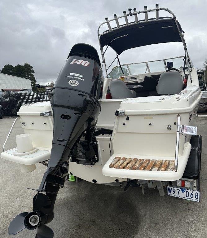 2000 Savage 5.5 SURVEYOR SP HALF CABIN