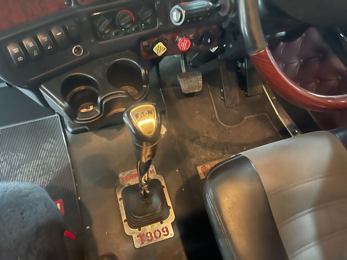 2019 Kenworth T909