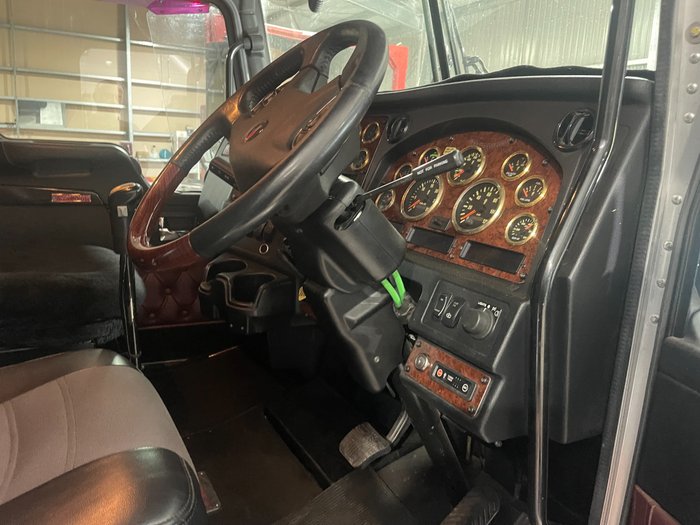 2019 Kenworth T909