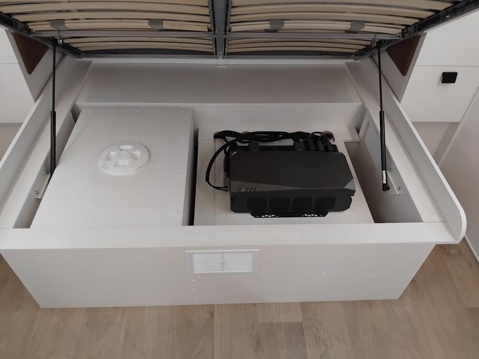 2025 New Age Caravans Dr18e Desert Rose Full Off Road Couples Van
