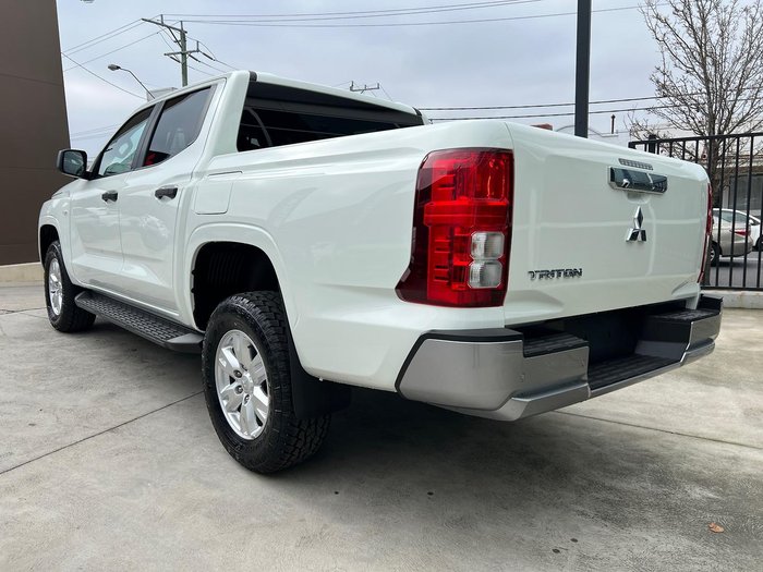 2024 Mitsubishi Triton GLX+