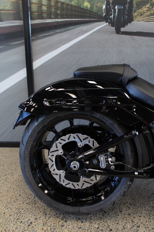 2025 Harley-davidson FLFB FAT BOY S (117) VIVID BLACK