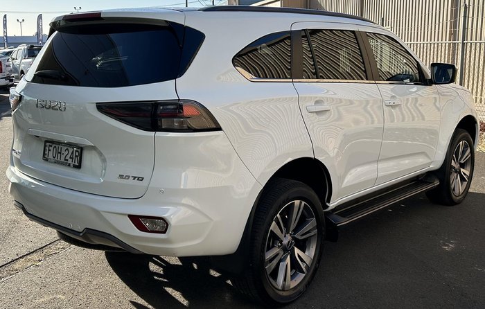 2023 Isuzu MU-X LS-T