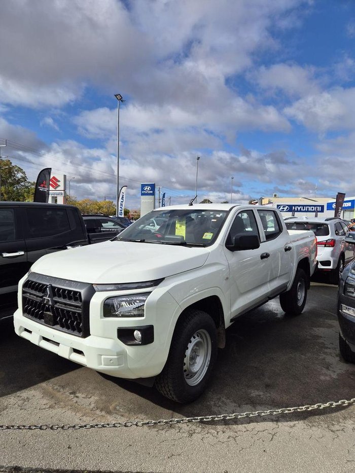 2024 Mitsubishi Triton GLX