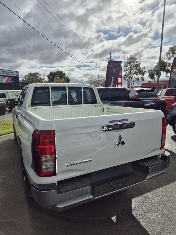 2024 Mitsubishi Triton GLX