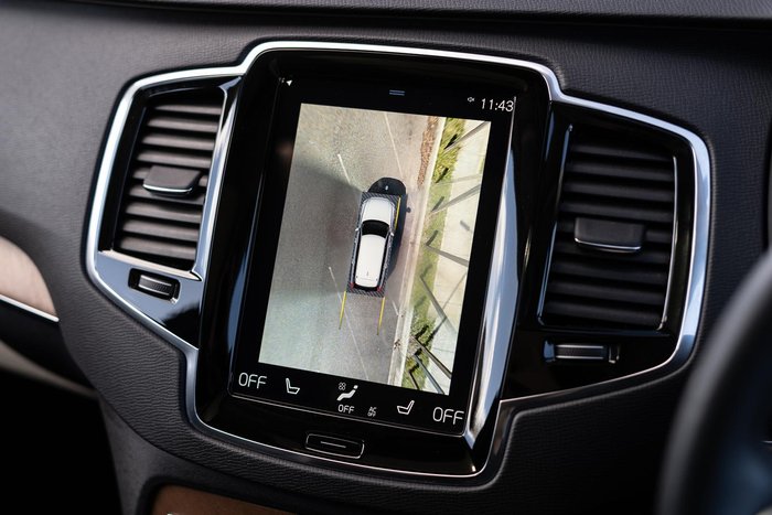 2022 Volvo XC90 B5 Momentum
