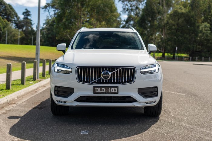 2022 Volvo XC90 B5 Momentum