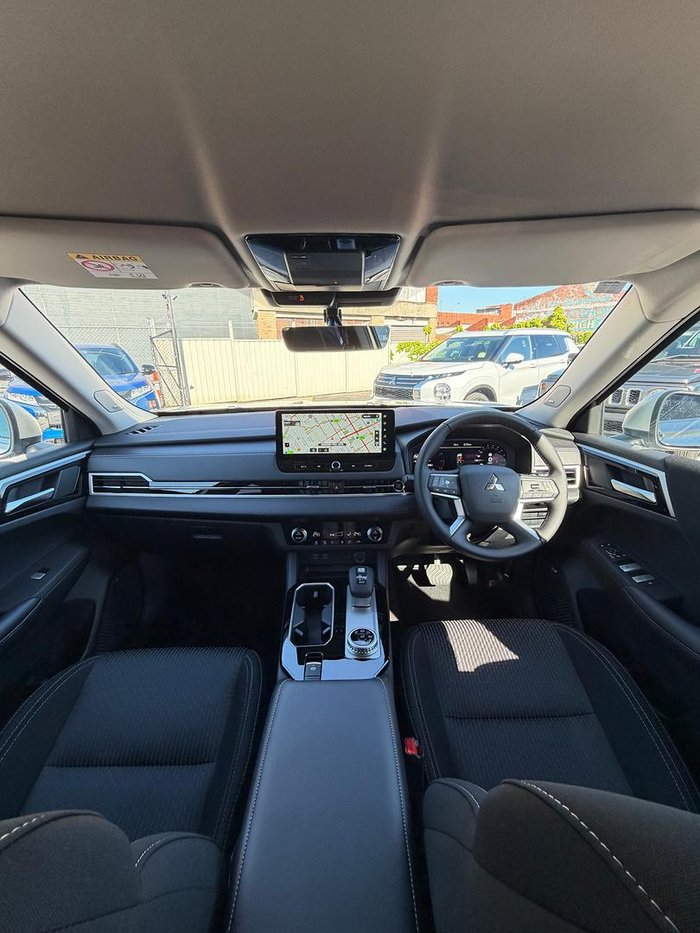 2025 Mitsubishi Outlander LS