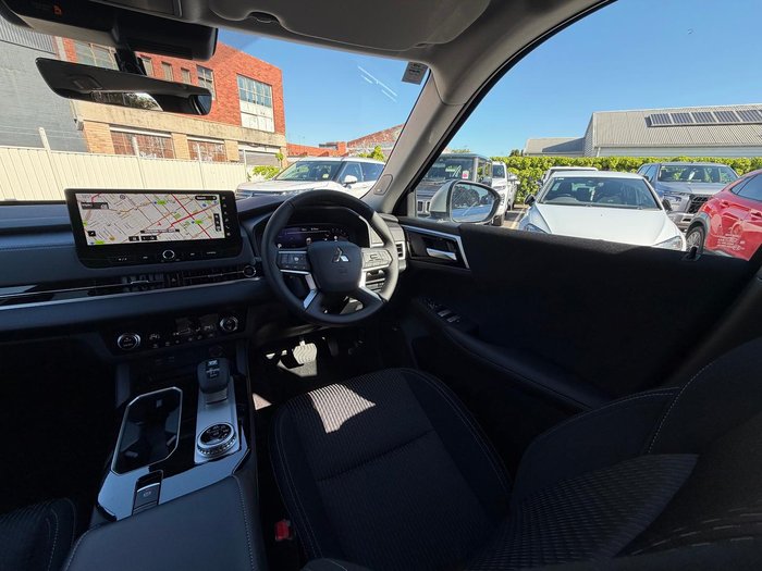 2025 Mitsubishi Outlander LS