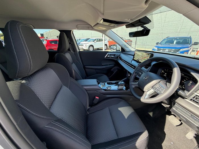 2025 Mitsubishi Outlander LS