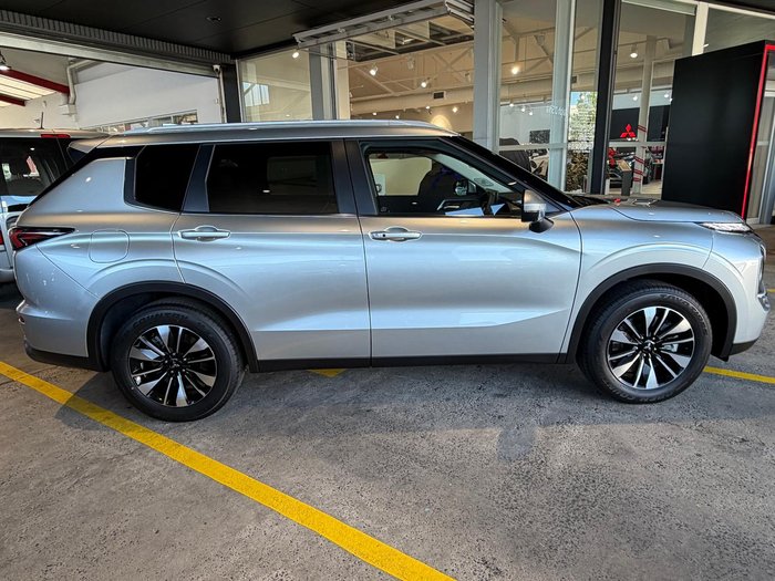 2025 Mitsubishi Outlander LS