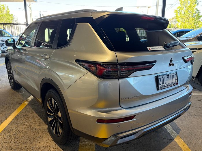 2025 Mitsubishi Outlander LS