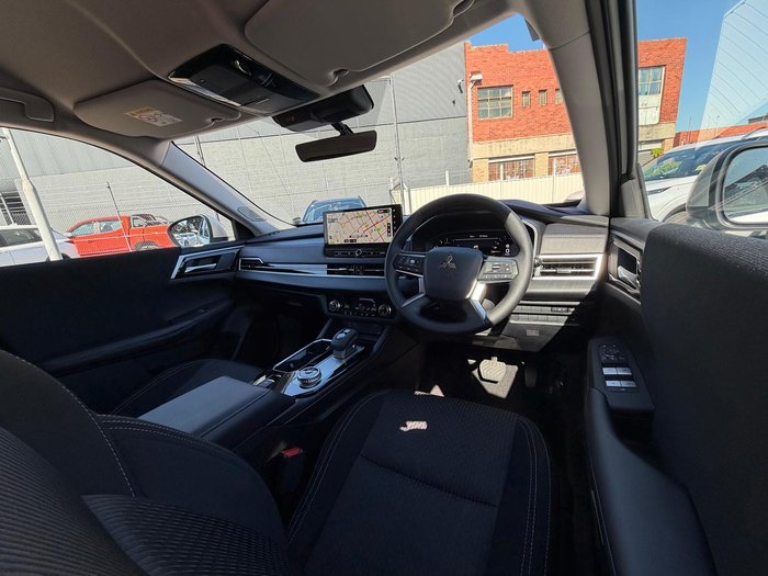 2025 Mitsubishi Outlander LS