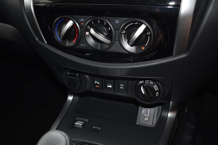 2024 Nissan Navara ST