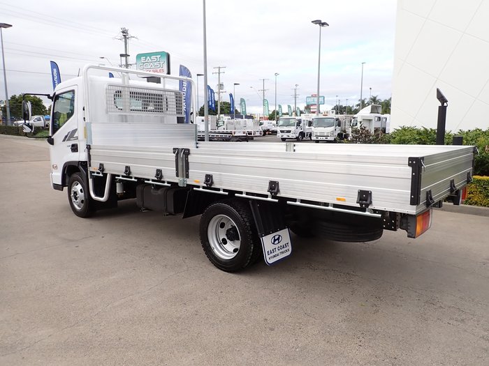 2025 HYUNDAI EX4 MWB WHITE