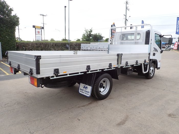 2025 HYUNDAI EX4 MWB WHITE
