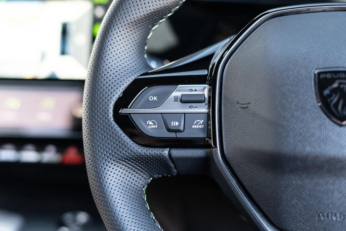 2025 Peugeot 408 GT Premium Hybrid