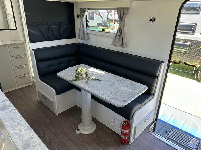 2025 Supreme 1760_C_K2e3_S Territory 17'6