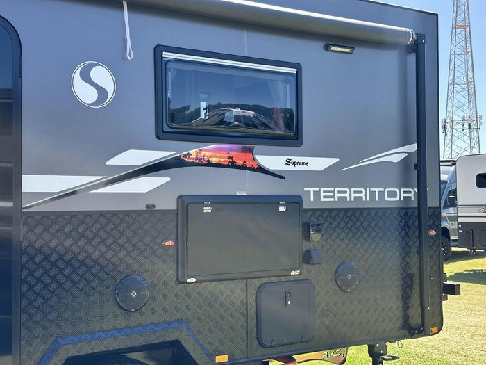 2025 Supreme 1760_C_K2e3_S Territory 17'6