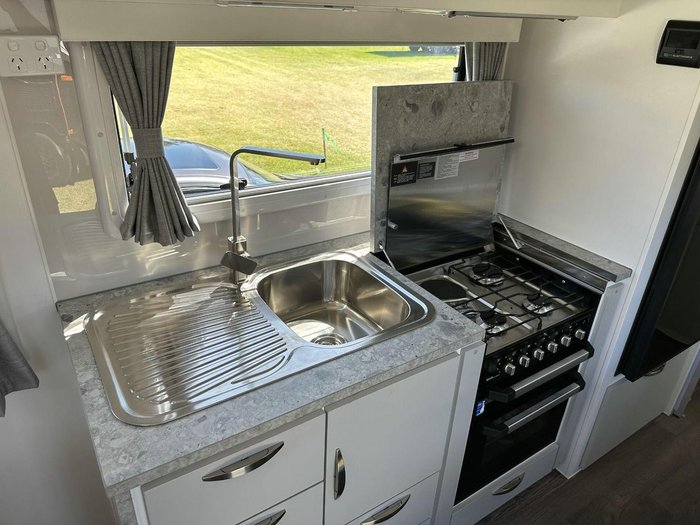 2025 Supreme 1760_C_K2e3_S Territory 17'6