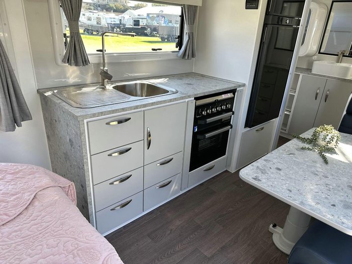 2025 Supreme 1760_C_K2e3_S Territory 17'6