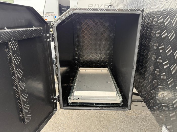 2025 Rembrandt Caravans Nightwatch Rear Club 22.9
