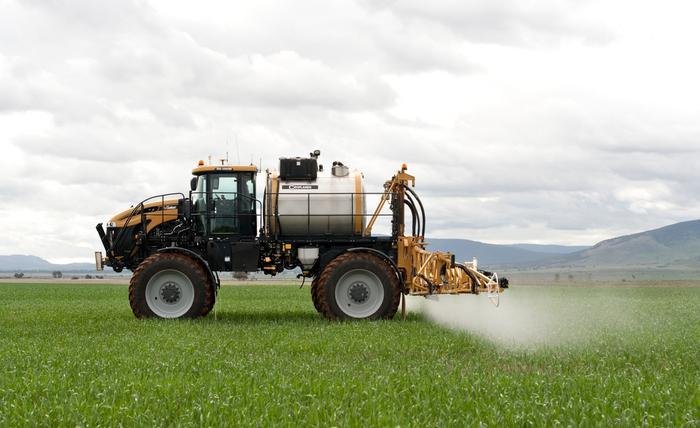Rogator 1300A Self Propelled Sprayer