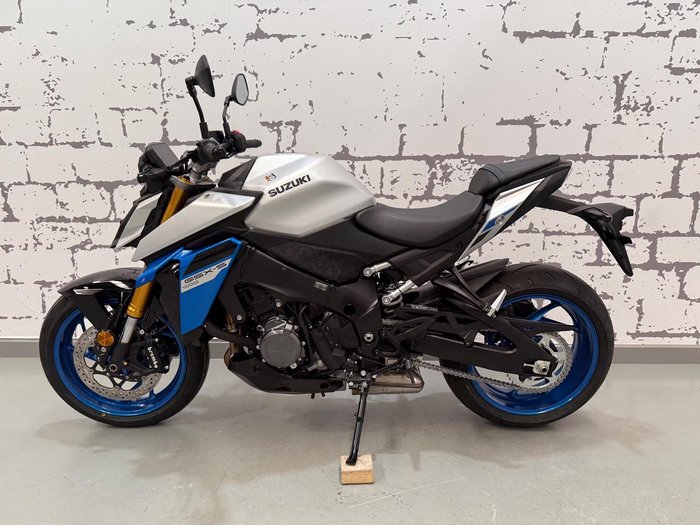 2025 Suzuki GSX-S1000 GSX-S Silver