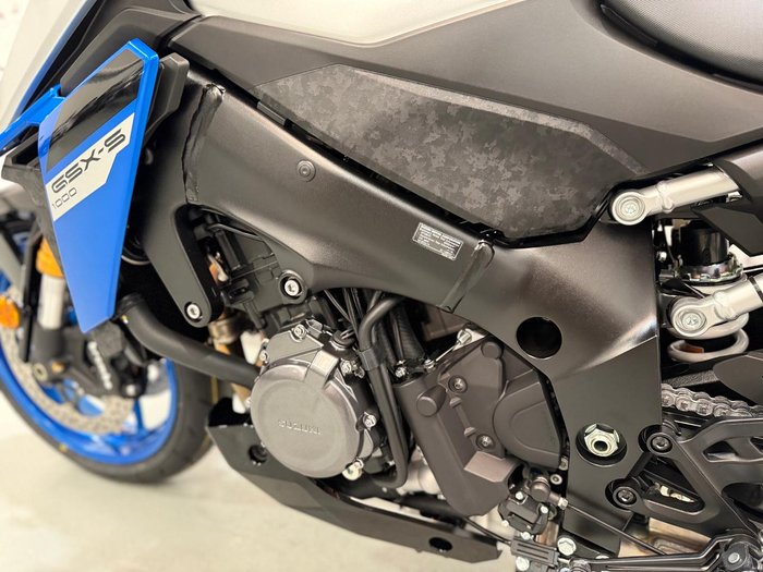 2025 Suzuki GSX-S1000 GSX-S Silver