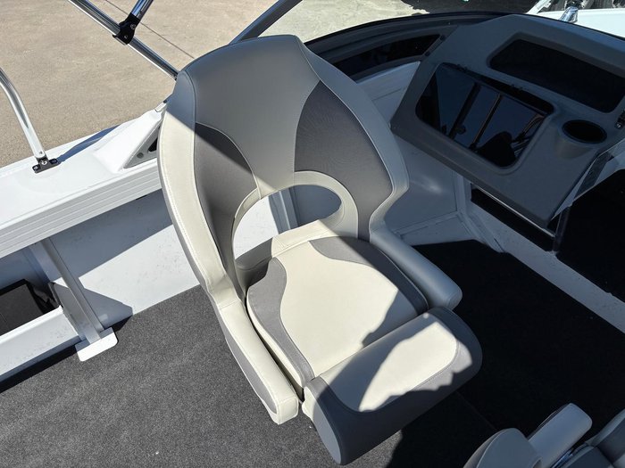 2025 QUINTREX 481 Fishabout Pro