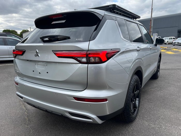 2024 Mitsubishi Outlander LS