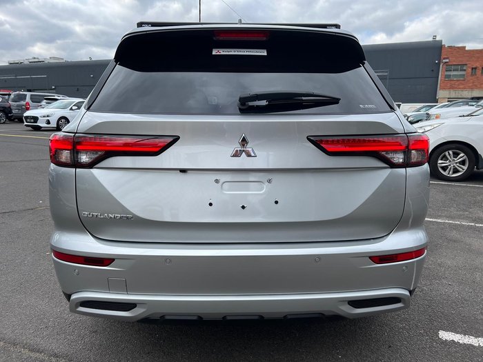 2024 Mitsubishi Outlander LS