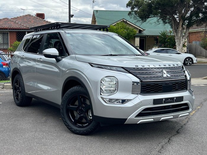 2024 Mitsubishi Outlander LS