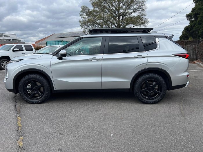 2024 Mitsubishi Outlander LS
