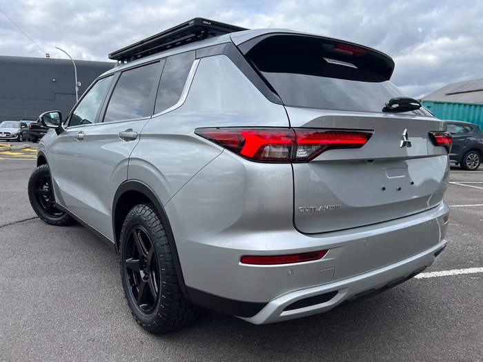 2024 Mitsubishi Outlander LS