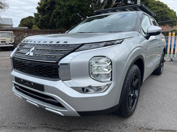 2024 Mitsubishi Outlander LS