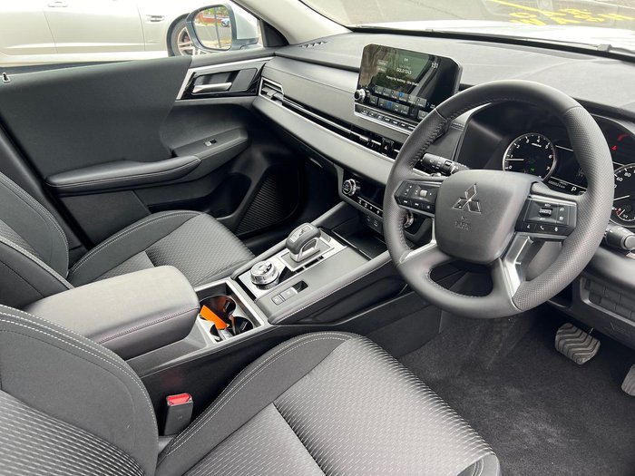 2024 Mitsubishi Outlander LS