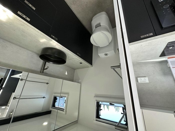 2025 Lotus Caravans Trooper Tr21cl 21'