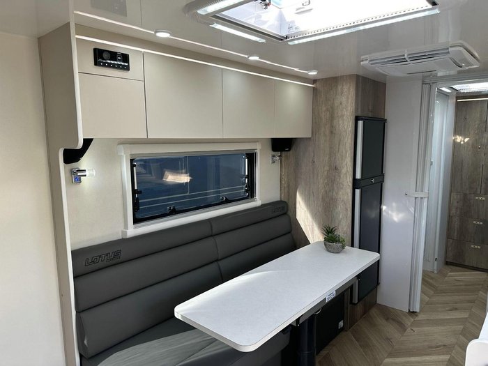 2025 Lotus Caravans Sprint Sp223t 22'3 3 Bunk